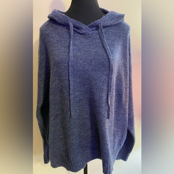 George Sweaters - Women’s blue cozy sweater. Size Extra Large